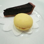 レザンファン ギャテ - ショコラタルト＆マカロン(レモン風味)