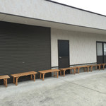 須崎食料品店 - 外側飲食ブース？