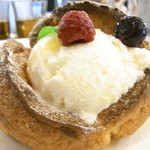 カフェ ワビ サビ - ヨークシャープディングはシュー皮っぽい食感☆♪