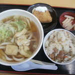 道の駅 富士吉田 軽食コーナー  - かけうどん400円・季節の混ぜご飯180円・富士山コロッケ120円