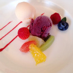 オ・プレチェネッラ - ピンクグレープフルーツとダークチェリのジェラート