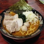 神山 - H.27.11.12.昼 麻婆ラーメン 880円