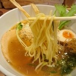 ふじ門 製麺 - 中太麺アップ