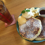 Cafe michikusa - クラシックパンケーキDX 850円
                        アイスティー 500円