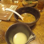 鶏家 たちばな - つけ汁に麺をゆがいた湯を入れる