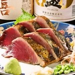Kaki To Ibushiyakatsuwo - 高知の山塩で食べる！藁焼きかつをたたき