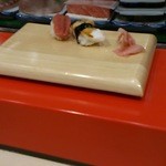 さかえすし - マグロにげそ