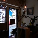 フレンチバル セレナ - □内観□①　カウンターから外を眺めた様子。