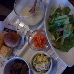 フレンチバル セレナ - □Fランチ　フレンチパテバーグ　980円(内税)□の前菜プレート。ランチには全てこのプレートが付きます。