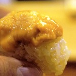 鮨 りんだ - うに　手掴みで戴きます