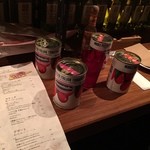 ワインの酒場。ディプント - カウンター.....缶は生ハム用。