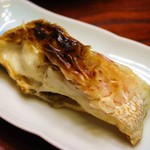 民宿みはらし - 鯛の塩焼き！
      鱗もパリッと焦がした技有り調理