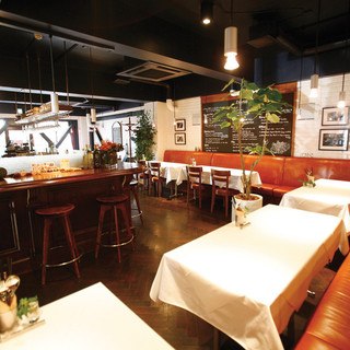 【大人のデートにもぴったり◎】席間と空間を贅沢に使った店内