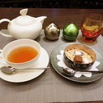 レストラン ラ フィネス - チョコレート３種類と紅茶