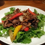 天天厨房 - ラム肉とパクチーの沙茶醤炒め1,300円+税