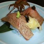 モリタ屋 東京丸の内店 - (手前)ロース肉❤(奥)ヒレ肉❤
                                肉寿司ぃ～❤❤ヾ(´∀`ヾ)