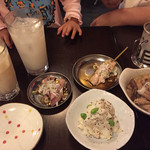 雨三屋 - レバゴマ（おまかせ５本盛）、ガツ刺、煮込み、ポテトサラダ