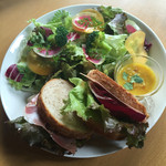 ユカフェ - サンドイッチのワンプレートランチ