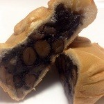 44453107 - 上品な味の黒豆餡♪ 大粒黒豆がごろごろ(♡ >ω< ♡)