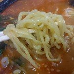 元祖十文字中華そば マルタマ - 麺は太麺です