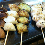 炉端処 一心 - 串（椎茸、長芋、茄、レアささみ）