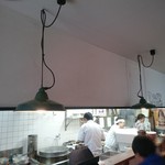 仙台中華そば 銘店嘉一 - 殺風景な店内