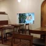 店内はタイレストランを思わせないほどに、シックでオシャレだった。