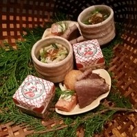 日本料理 幸庵 - 八寸〔15/11/14撮影〕→楓をのけると料理が登場