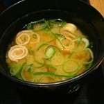 ひかり屋 - 麩とワカメの味噌汁