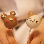 トッティ キャンディ ファクトリー - 店内ではかわいい一口ケーキも売ってます