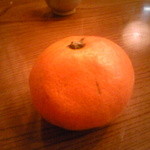 お食事処おおむら - お会計まち時、奥からおばあちゃまがおみかんどうぞと差し入れくださいました。2015.11