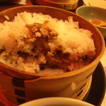 なにわ本店 - おひつが蒸籠になってますね。