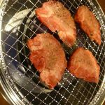 王様の焼肉くろぬま - タン
