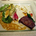 レーヴ ドゥ ギャルソン - オードブル・フランス産鴨のフォアグラソテーと初夏のサラダ