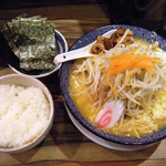 麺屋 ジャイアン - 牛ラーメン￥780 小ご飯￥150 海苔￥50