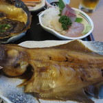 お食事処 若林 - 赤カレイの煮付け、お造り三種盛り、かにみそ･･･