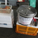 お食事処 若林 - 店頭で親がに汁のサービスがありました♪