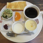 Caffe de Gouter - ブレンドコーヒー 380円(トースト・バター)