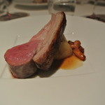 リストランテ カノフィーロ - アイスランド産仔羊背肉のグリーリア　ジロール茸とカブ