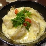 TOM YUM Nishiogi Kitchen - 「レモングラスえび餃子 チーズ焼き」(900円)