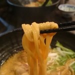 いち花 - 中太ちょっと寄りの入った麺。