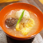 山介 - おまかせコース(3800円)のサザエ入り揚げそばがきと揚げカサゴのお椀