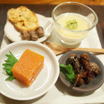 山介 - おまかせコース(3800円)の前菜の盛り合わせ