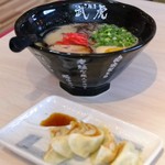 武虎 - 背脂豚骨ラーメンと一口ぎょうざ
