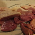 鳥つね自然洞 - 比内地鶏のももとふくらはぎ・白レバー