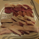 鳥つね自然洞 - 比内地鶏のももとふくらはぎ・白レバー・心臓・名古屋コーチン