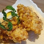 ダイニングキッチン　オズ - 北海道ホワイトとうもろこしのかき揚げ（６００円）。