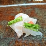 寿司割烹 魚紋 - 鯛。