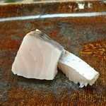 寿司割烹 魚紋 - 鰆。