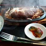 赤とんがらし - 粗びき落とし肉の300gビックハンバーグ定食♪